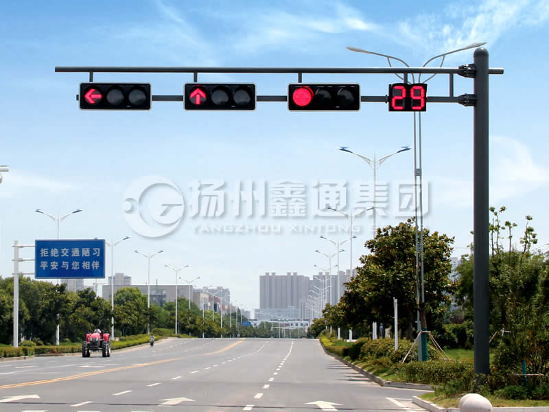 XHDG-002，F(xiàn)型懸臂信號(hào)燈桿