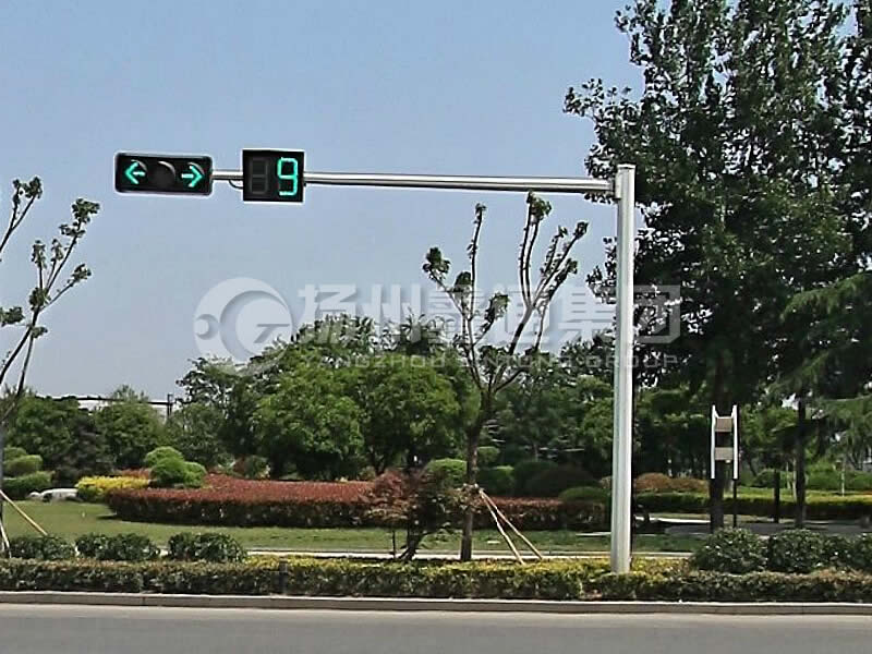 XHDG-035，L型八棱信號(hào)燈桿，丁字路口